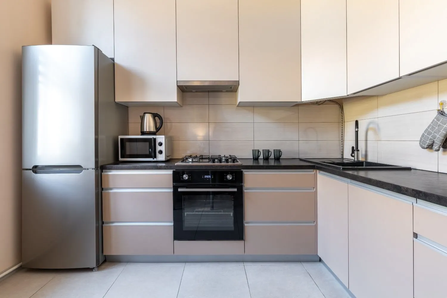 Kitchen with a refrigerator, built-in oven, cooktop and microwave